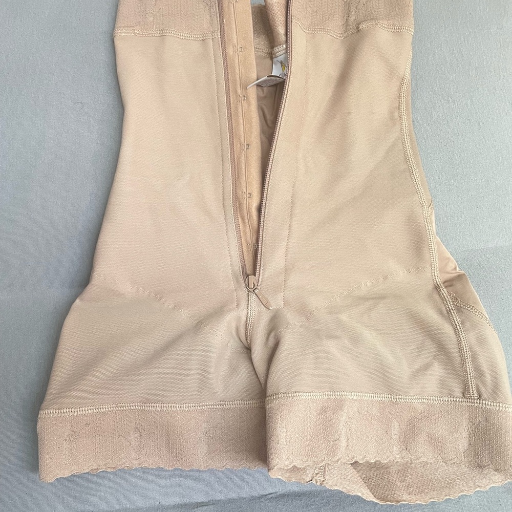 Like New medical shaping faja size M.
